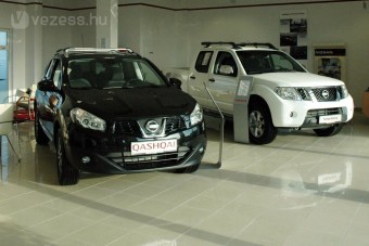 Fél évet is várni kell az autókra