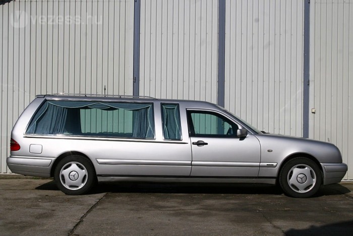 Ez éppen egy hosszított változat, de akár négyajtós kivitel is rendelhető