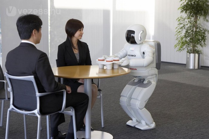 Tízéves a két lábon járó Honda 4 | Vezess Tízéves a két lábon járó Honda 4