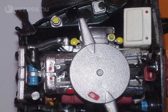 Már az akksi is a helyén