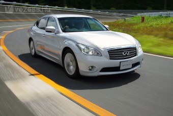 Hanggal védi a gyalogosokat az Infiniti