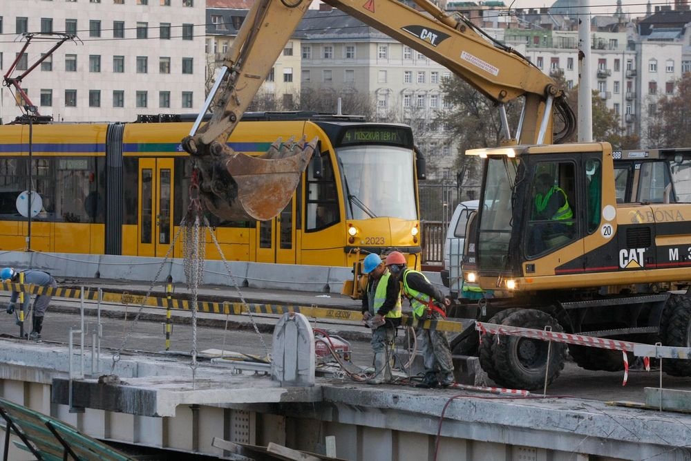 Este megnyitják a Margit hidat 6