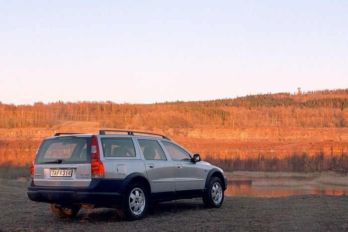 Hová kerüljön a kopottabb gumi? 9 | Vezess A Volvo XC70 kimagaslóan biztonságos