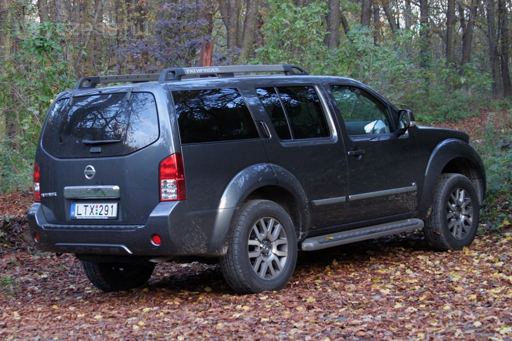 Egy Land Cruiser sokkal jobb autó, de nincs hozzá hathengeres dízel