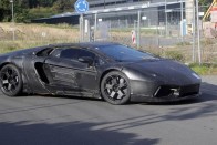 Fogyasztásra gyúr az új Lamborghini 12