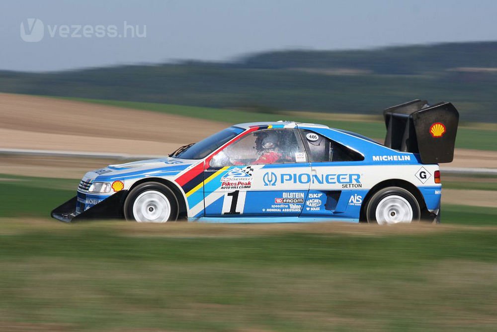 A Peugeot T16 Pikes Peak a versenyautók százas sprintere. Ari Vatanen mondta ezt, aki az 1988-as Pikes Peak-i hegyi futamot ezzel az autóval nyerte meg.