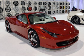 Gombot a kabáthoz, felnit a Ferrarihoz!