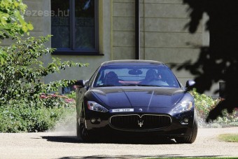 Szabálysértés miatt nem vezethet a miniszter