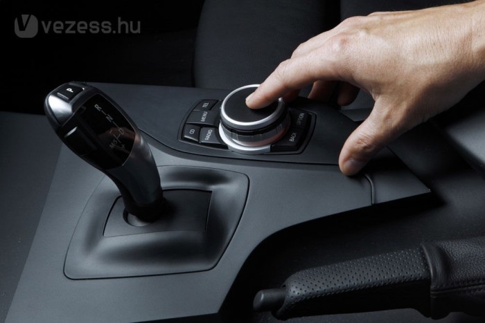 Ugyanaz a nyolcfokozatú ZF-váltó másként kapcsol a különböző BMW-kben 