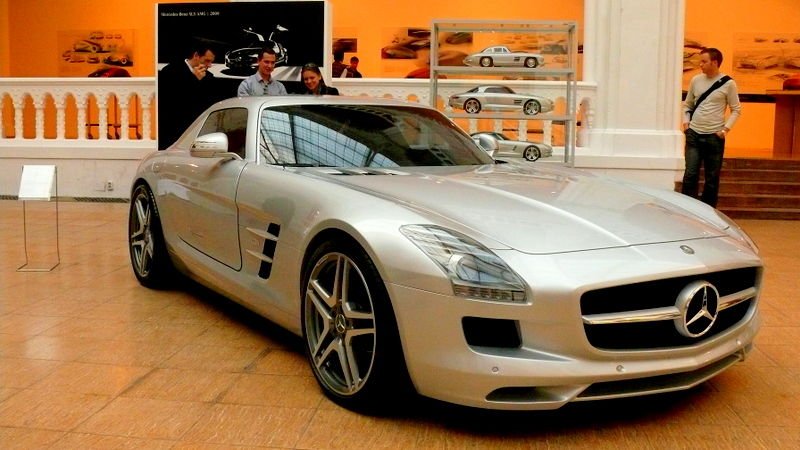 A jelenlegi kínálat csúcsmodellje az 571 lóerős SLS AMG