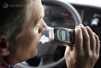 Alkoholzárral akadályoznák az ittas vezetést