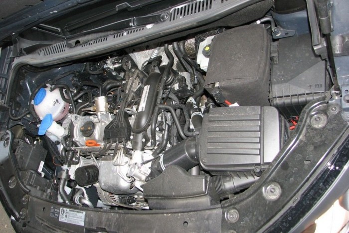 1,2 liter, 105 lóerő. A kis turbó az 1,6-os szívót váltja a VW-nél