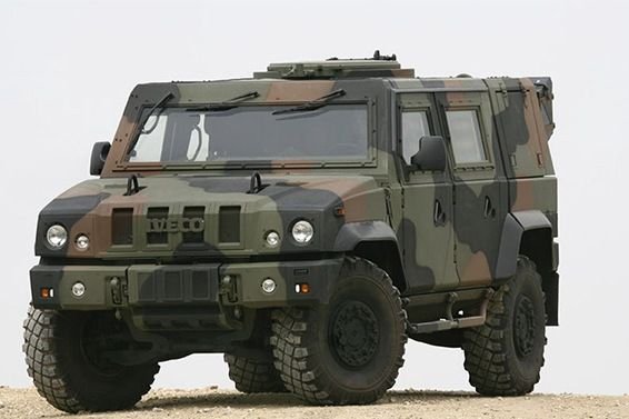 Az Iveco LMV katonai festésben