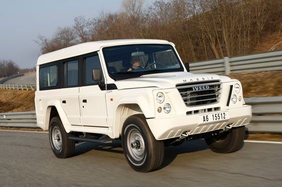 Az Iveco másik kemény autója, a Land Rover Defenderre icipicit emlékeztető Massif