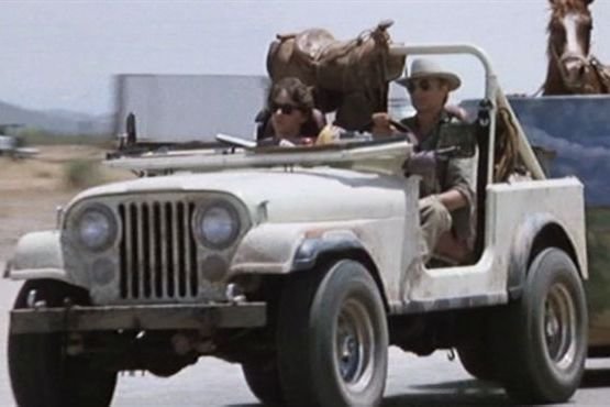 Terence Hill egy másik terepjáróban a hőskorból: Jeep CJ a Renegade-ből (A Keményfejű)