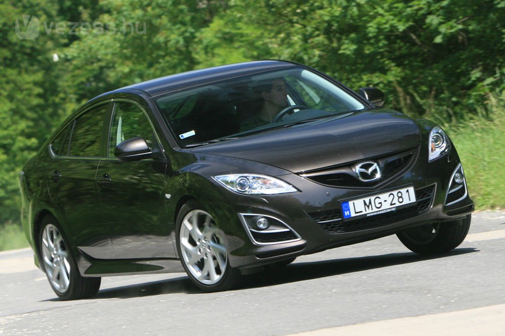 42007_325630_1000x700.jpg | Vezess | Vezess Nagyobb az oldaldőlés, a Mazda6 már nem olyan tüzes, mint régen