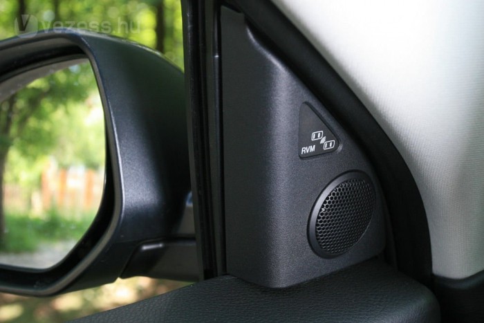 Mazda6: Nem a dízelekre 8 | Vezess Figyelmeztet az autó, ha a holttérben van valaki. Az RVM a Mazda3-hoz is elérhető