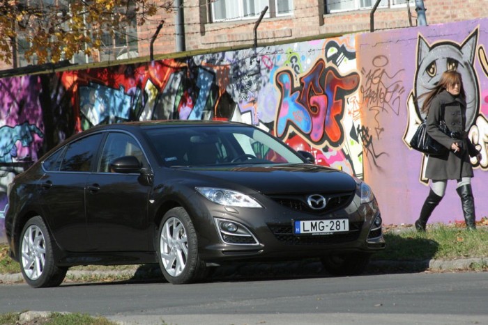 Mazda6: Nem a dízelekre 9 | Vezess 8,8 millió Ft a GTA kivitelű csúcsmodell ára, amiből most egymilliót elenged az importőr