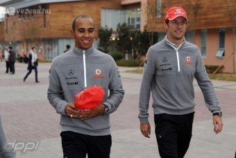 Hamilton és Button kimarad a gumitesztből
