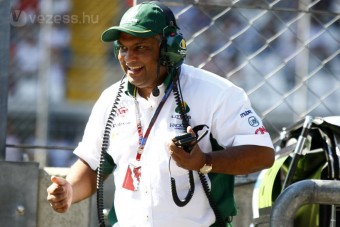 F1: A fellegekben a Lotus-főnök