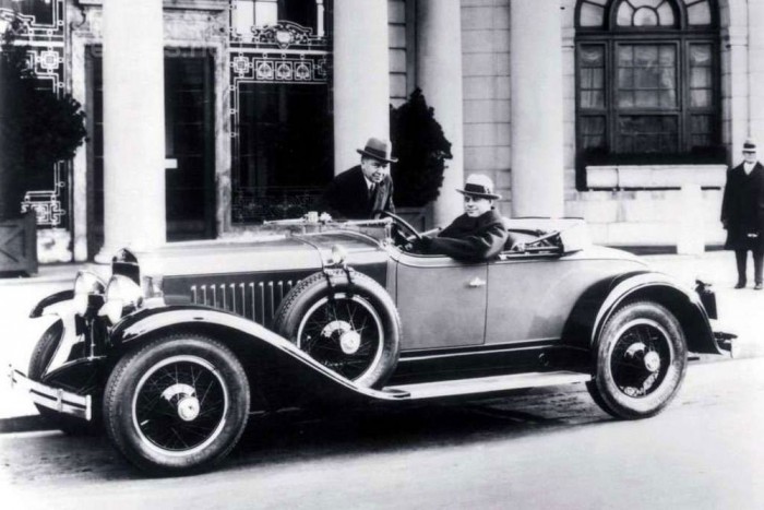 Támadnak a japánok! 7 | Vezess Cadillac LaSalle