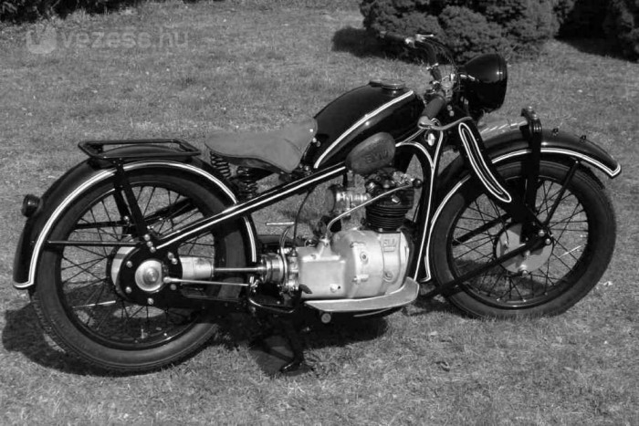 Támadnak a japánok! 9 | Vezess 1949-ben 9200 R24-est gyártottak