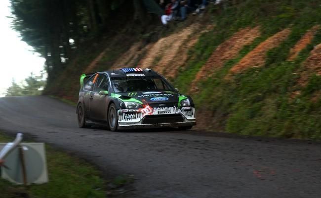Ken Block eldobja a vasat – videó