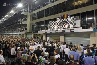 F1: A Ferrari öngólt lőtt