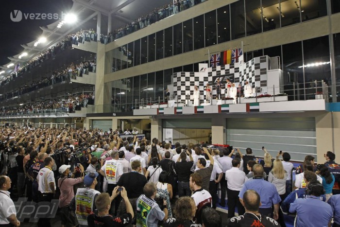 F1: A Ferrari öngólt lőtt 6