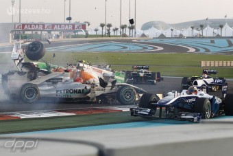 Schumit megkerülte a Mercedes hátulja