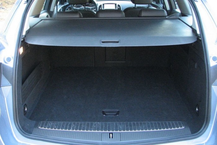 Kombiként is szép maradt az Astra 8 | Vezess Hasábszerű, tágas: a z F Astrát idézi