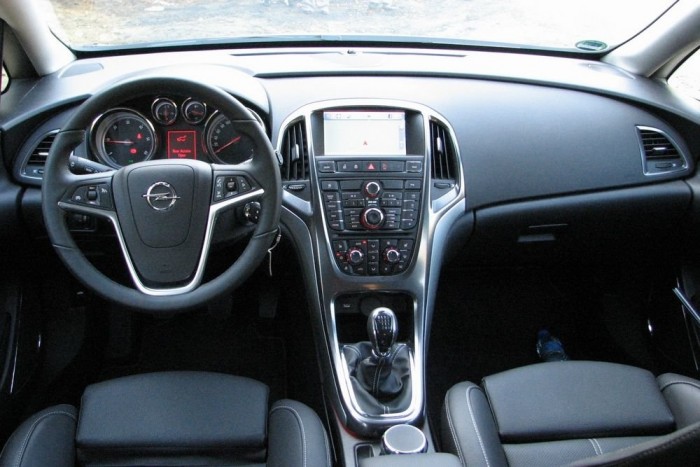 Kombiként is szép maradt az Astra 7 | Vezess Az elülső traktusban ugyanolyan, mint a 3/5 ajtós