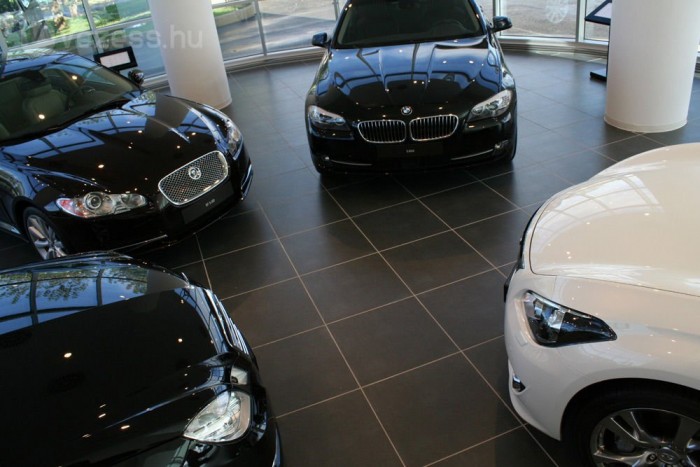 Már nem akar az Infiniti japán BMW-t csinálni. Abban a bajorok mindig jobbak lesznek