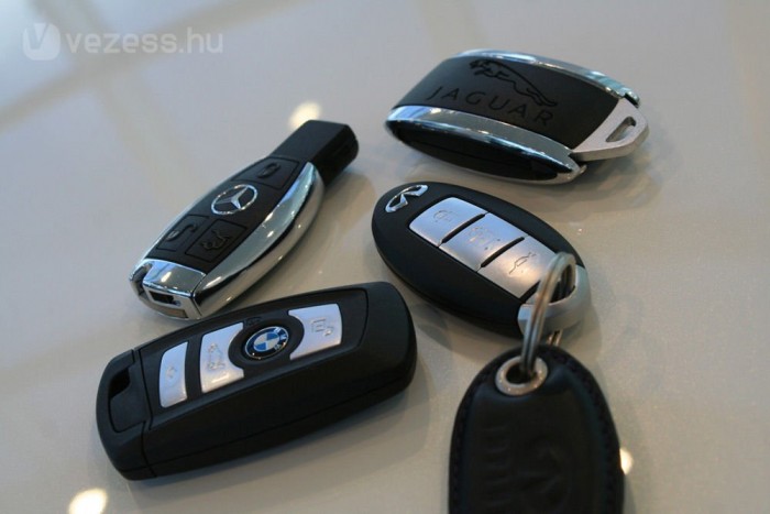 Ezen az árszinten nem a pénz dönt, de azonos áron az Infiniti felszereltsége jóval gazdagabb