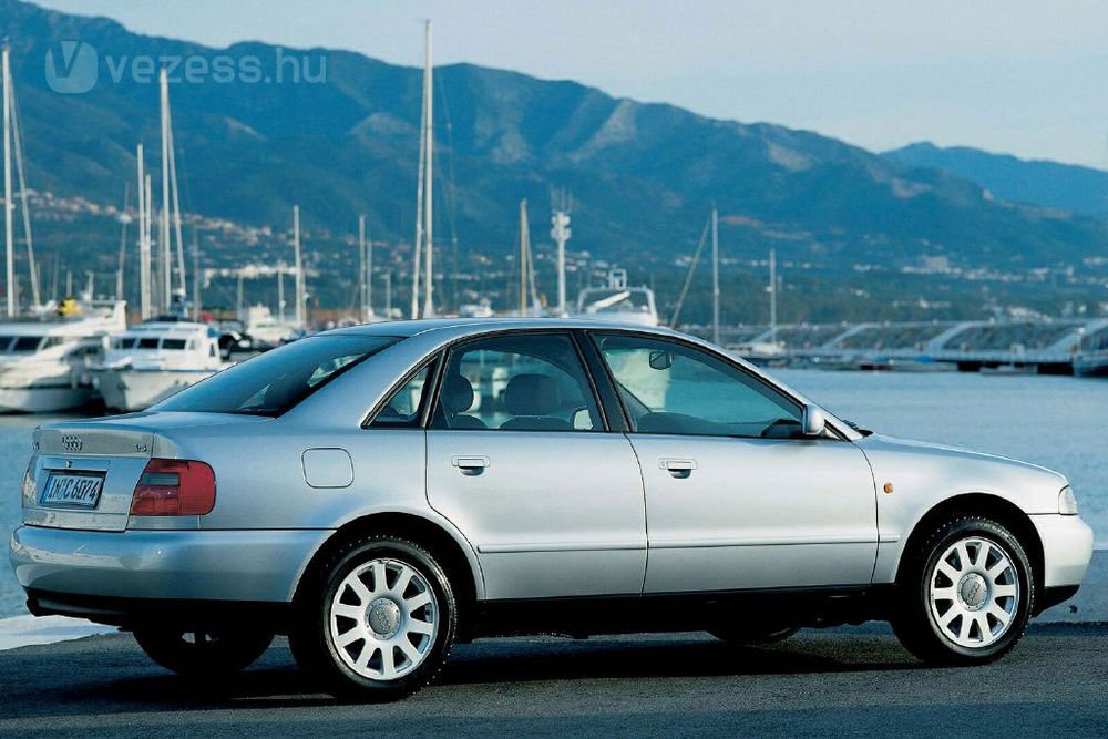 Legkisebb motorja az 1,6 literes benzines volt, 100 lóerővel