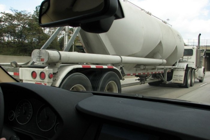 Amerika autóbuzi szemmel 8 | Vezess 110 körül megyünk, a tartálykocsi legalább 130-cal tép el a legbelső sávban