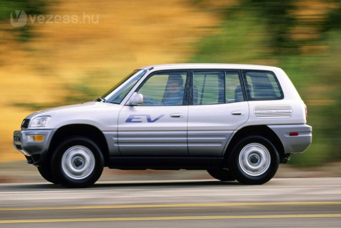 Villanyterepjáró a Toyotától 7