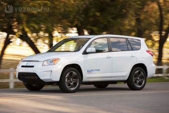 Villanyterepjáró a Toyotától