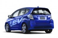 Villanyra kapcsol a Honda Jazz 13