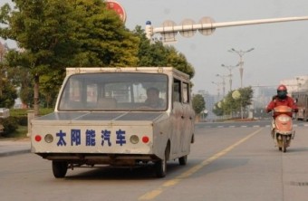 Napelemes autót a sufniból