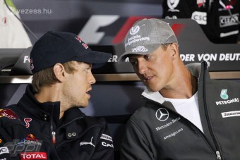 Schumacher anyagilag támogatta Vettelt?