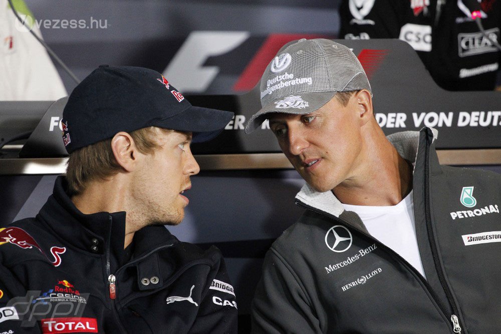 Michael Schumacher és Sebastian Vettel jól megértik egymást a pályán és azon kívül is. De mi köze a hétszeres világbajnoknak a legfiatalabb győztes karrierjéhez?