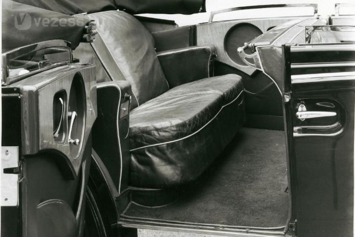 Vaddisznó limuzin 8 | Vezess A herceg 1948-ban megvált az autótól. Új gazdája az eredetileg mustárszínű fényezésből feketét csináltatott és lényegesen egyszerűbbé tette a belteret.