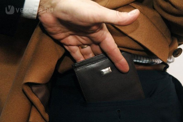 Az ünnepekkel jönnek az autófeltörők 6 | Vezess Az ünnepekkel jönnek az autófeltörők 6