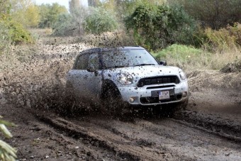 Lányteszt: MINI Countryman Cooper S All4