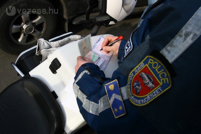 Megúszhatók a 300 ezres bírságok 10 | Vezess Jobb volna megállítani a szabálytalankodót. Ha nem tisztázott a vezető személye, az autó német üzembentartójának nem kell fizetnie