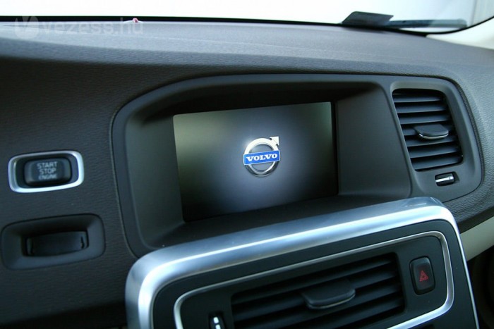 Németet, vagy kínai-svédet? 11 | Vezess Zavaróan lassú a fedélzeti számítógép