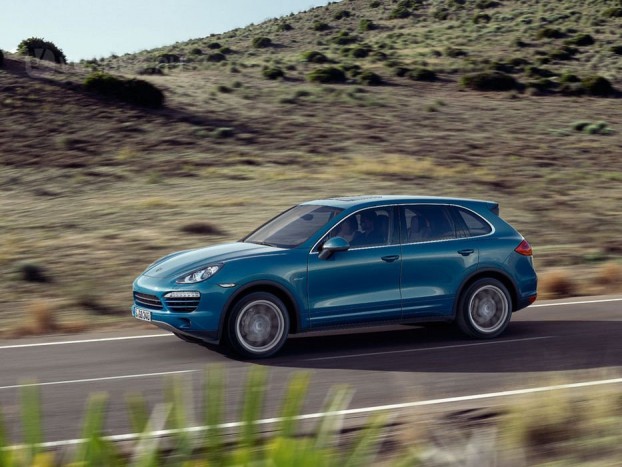 A Cayenne ledönti a falakat