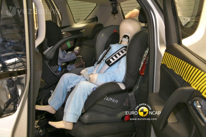 Fura gyerekülésezéssel is ötös az Opel Merivának 7