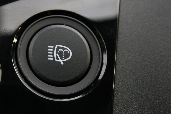 Rakétába zárt, nagyon apró cet gyufát dob a világra